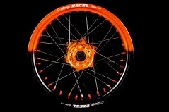 Supermoto Radsatz von Talon mit 50/50 Fadeübergang in Wunschfarbe