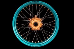 Supermoto Radsatz von Haan Wheels Candy Türkis